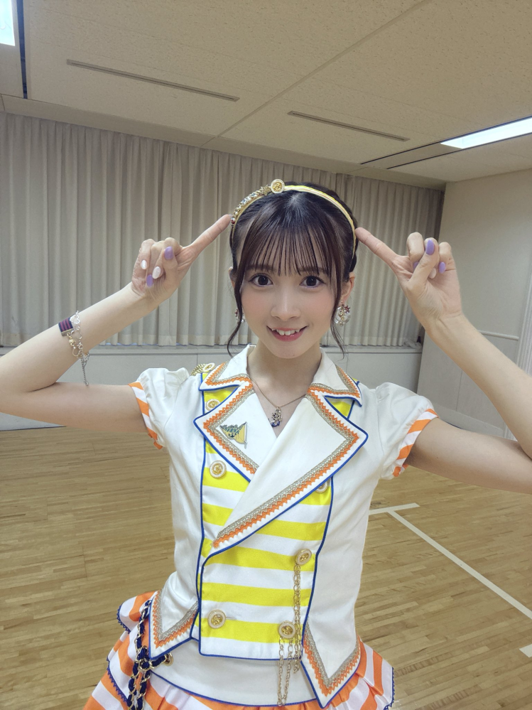 日によりますAKB48水島美結は写真のように手に塗っているのは