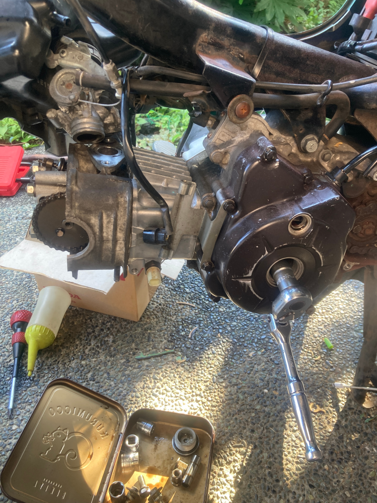 よー GSXRのようなスポーツバイクのシートをタンデムと一体型の