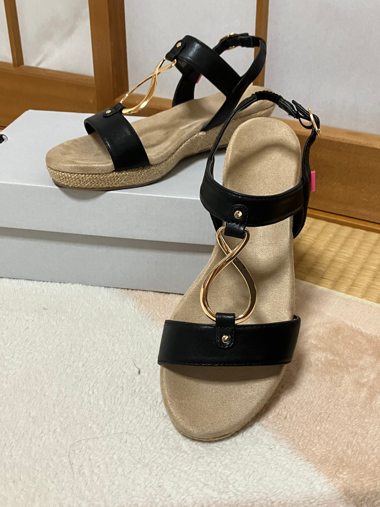 UGGのムートンブーツを通販で買う予定ですが、23．5
