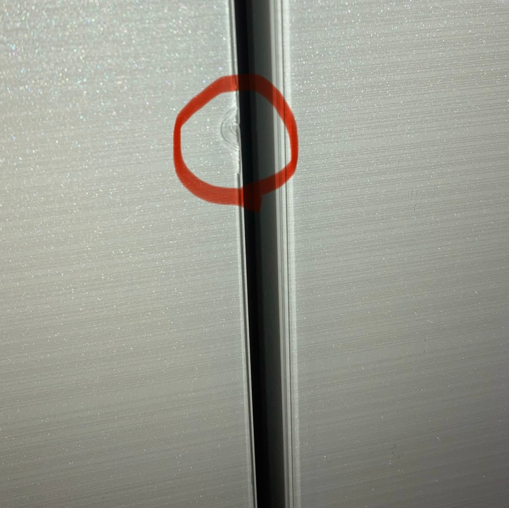 冷蔵庫のガラスドアについて質問します。2024年に購入した東芝の両開き 