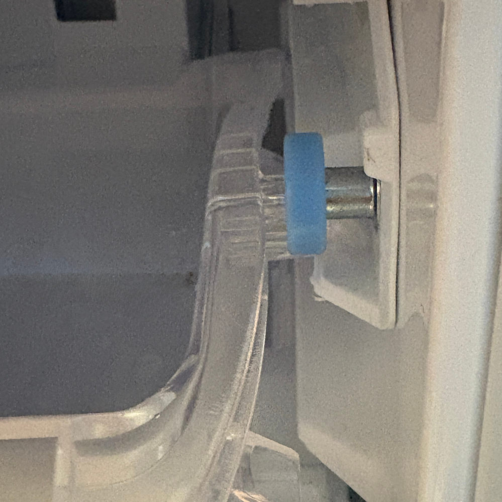 買ったばかりの冷蔵庫です。 - 冷凍室の側面が凍っていて、開けると 