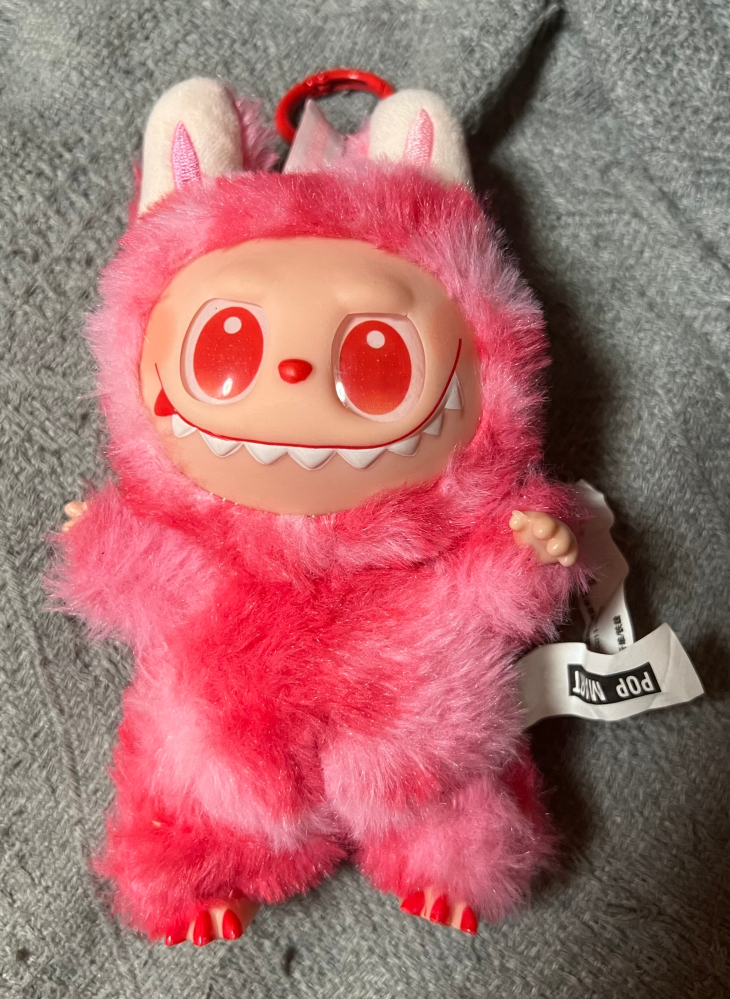 このラブブは本物でしょうか？メルカリで購入しました。目の位置が微妙