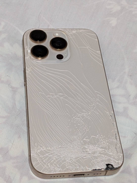 質問失礼します。iPhone16proの背面ガラスがばきばき - Yahoo