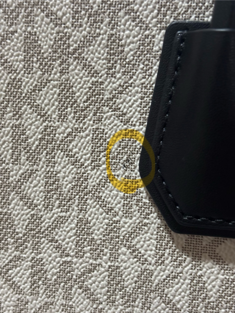 アウトレットで購入したマイケルコースの鞄なんですが、まだ一回も使っ 