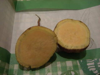 サツマイモの内側が淡いオレンジピンクです サツマイモを育 Yahoo 知恵袋