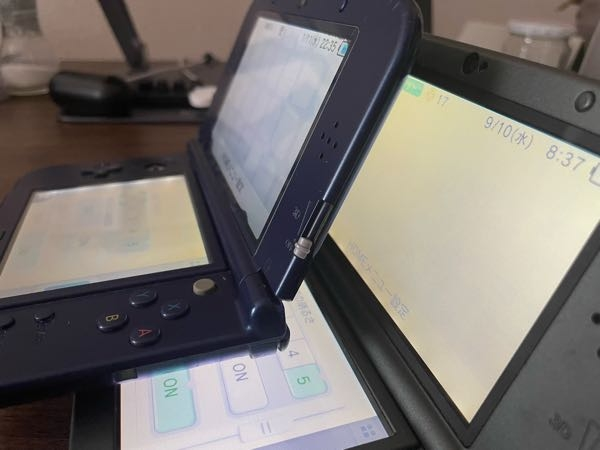 newニンテンドー3dsllですが、写真上がIPS液晶で下がTFT液晶