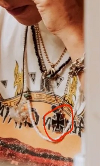 THE ORAL CIGARETTES 山中拓也さん着用 クロスネックレス - メルカリ