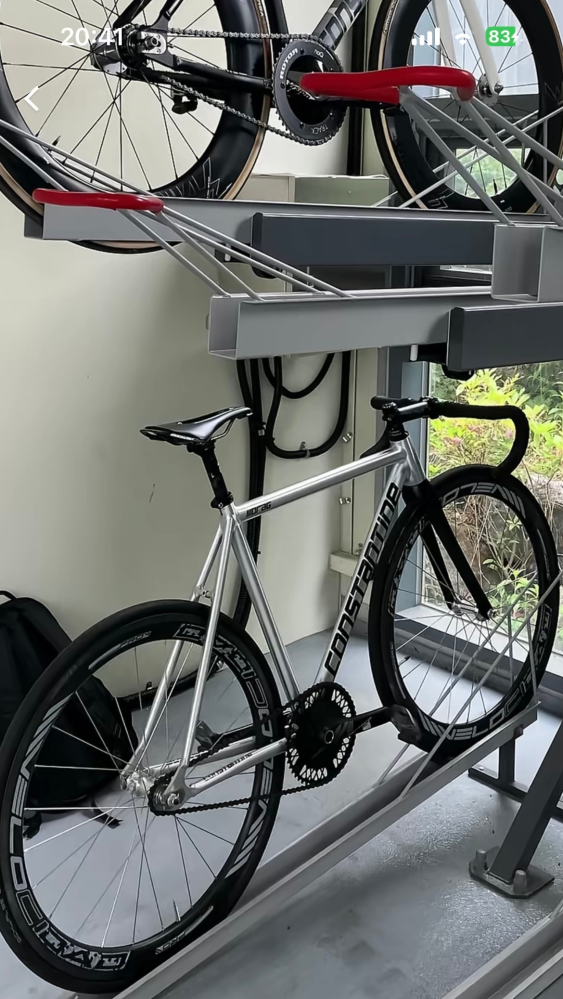 新しいピストバイクが欲しいんです。コンスタンチンのドラッグの