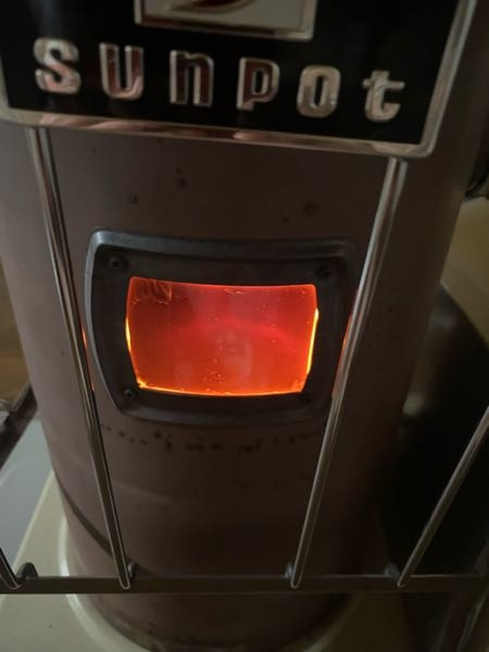 サンポットの煙突式ストーブについて。 - 外のタンクから灯油 