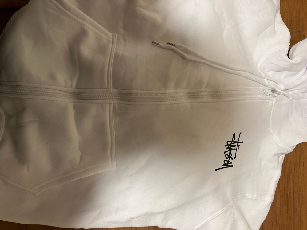 私の注文した商品を受け取りましたが、注文した服の色が違います。返金 