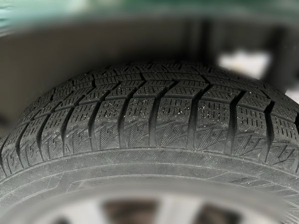 こちらのスタッドレスタイヤ、まだ乗れますか？溝、大丈夫ですか
