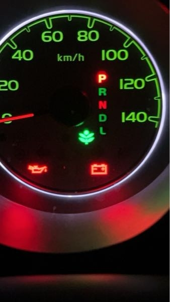 至急！！お願いしますNBOX乗ってて、エンジンかかりません！半年前に車 