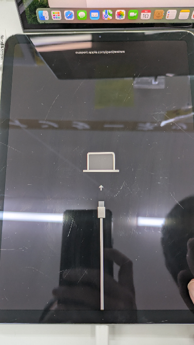 Apple iPad 本体 画面に曇りがあるが、動作不良無し iPad画面が映ら