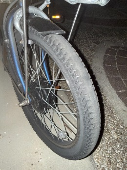 電動アシスト自転車のタイヤの交換時期について質問です。 - 「20イン 