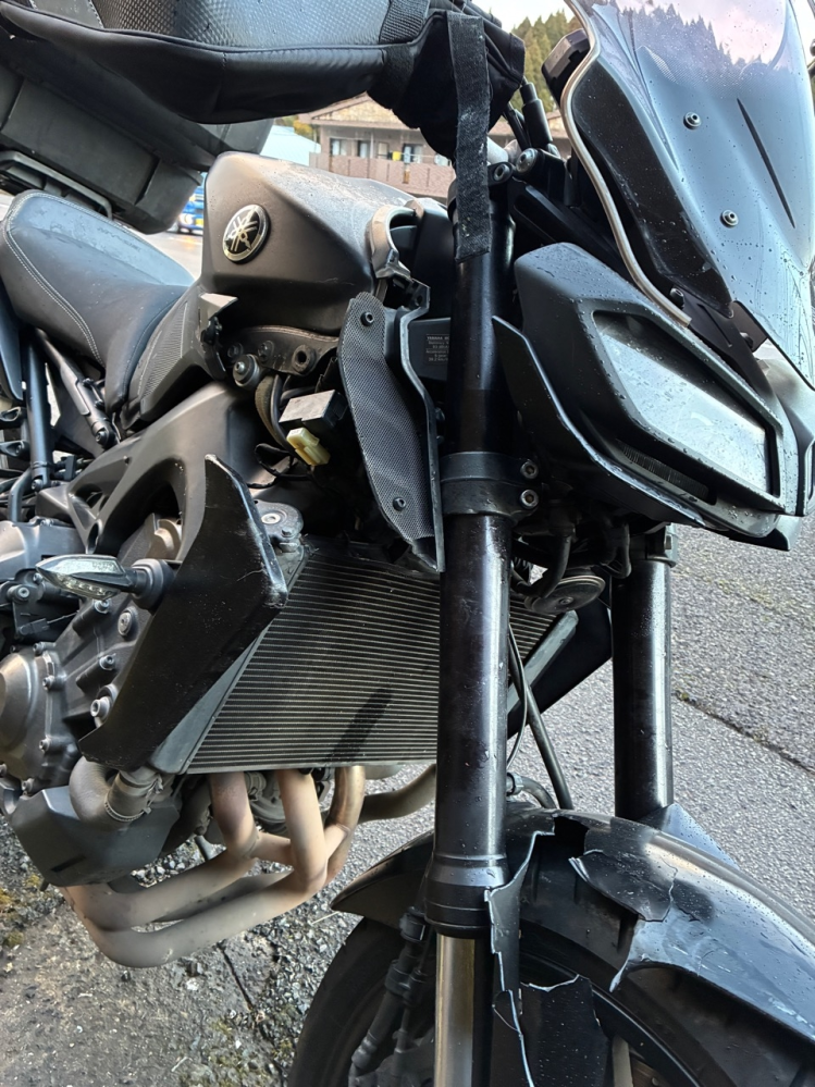 VTR250 ホイール　目視で歪みなしです！ バイクで車に追突してしまって外装破損とラジエーターを歪ませてしまい