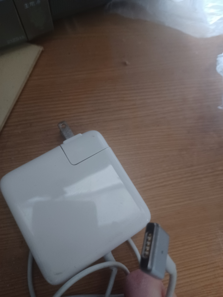 MacBookProの充電ケーブルが壊れて使えなくなったのですが、am
