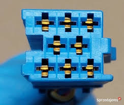 自動車用コネクタのピン外し 画像のコネクタのピンの外し方とコネクタ形状の名称が知りたいです