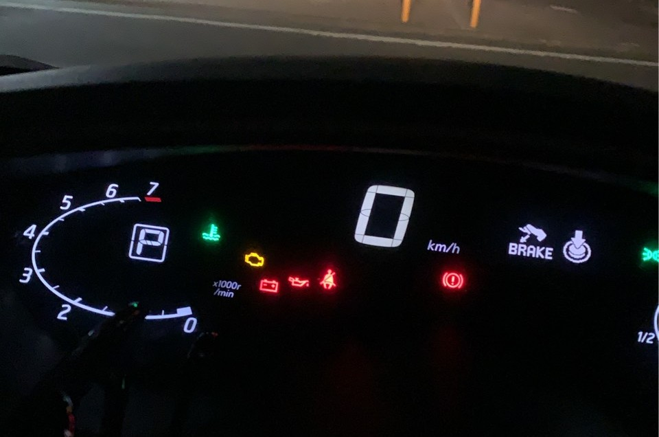 日産セレナのエンジンがかからない、この（写真）状態の理由と対処法を 