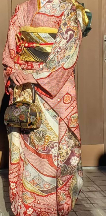 友人の結婚式に振袖を着ていきます振袖、小物類は全て成人式の時 