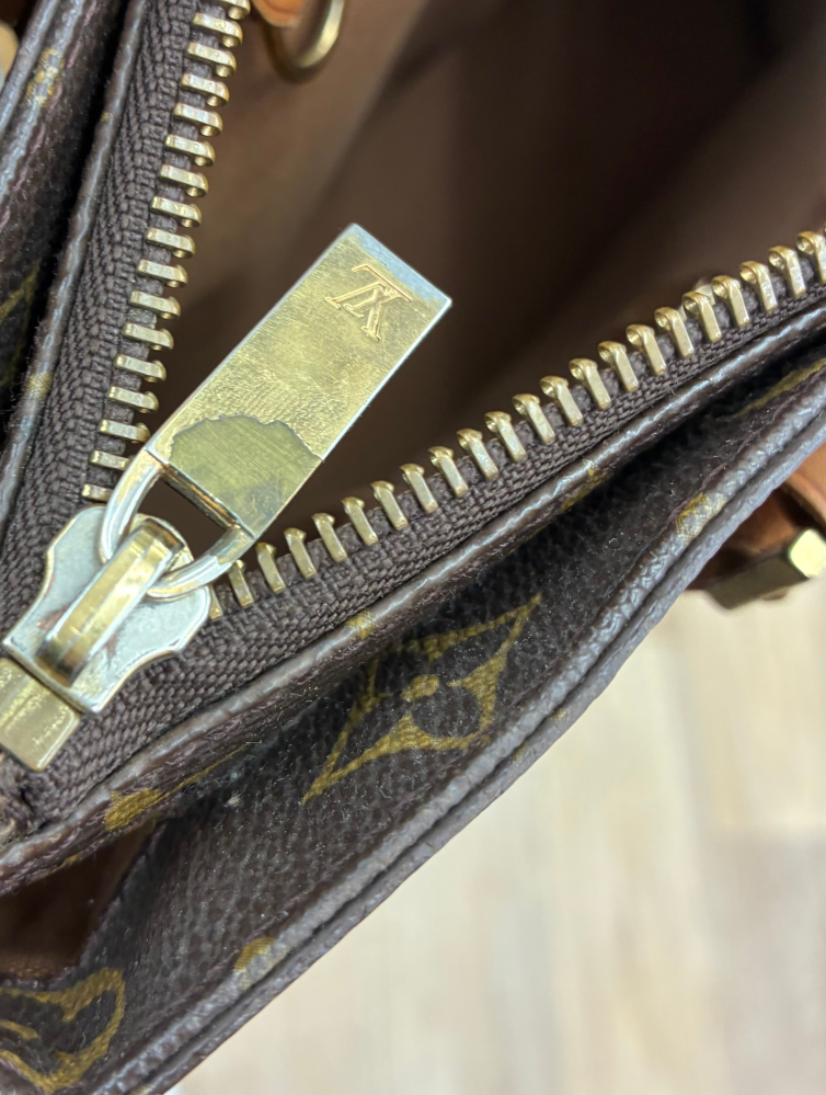 ルイヴィトンのファスナー正規品でもこうなりますか？友人から買い取っ