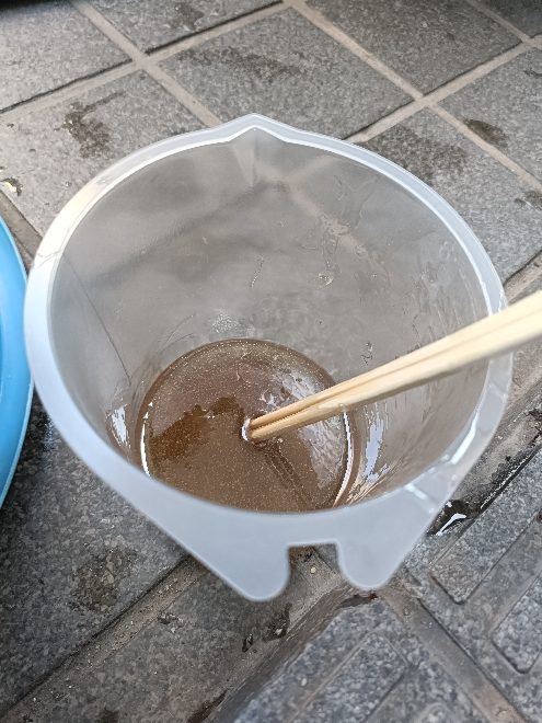 FRPに詳しい方！古くなった樹脂は固まりませんか？買って開封して1