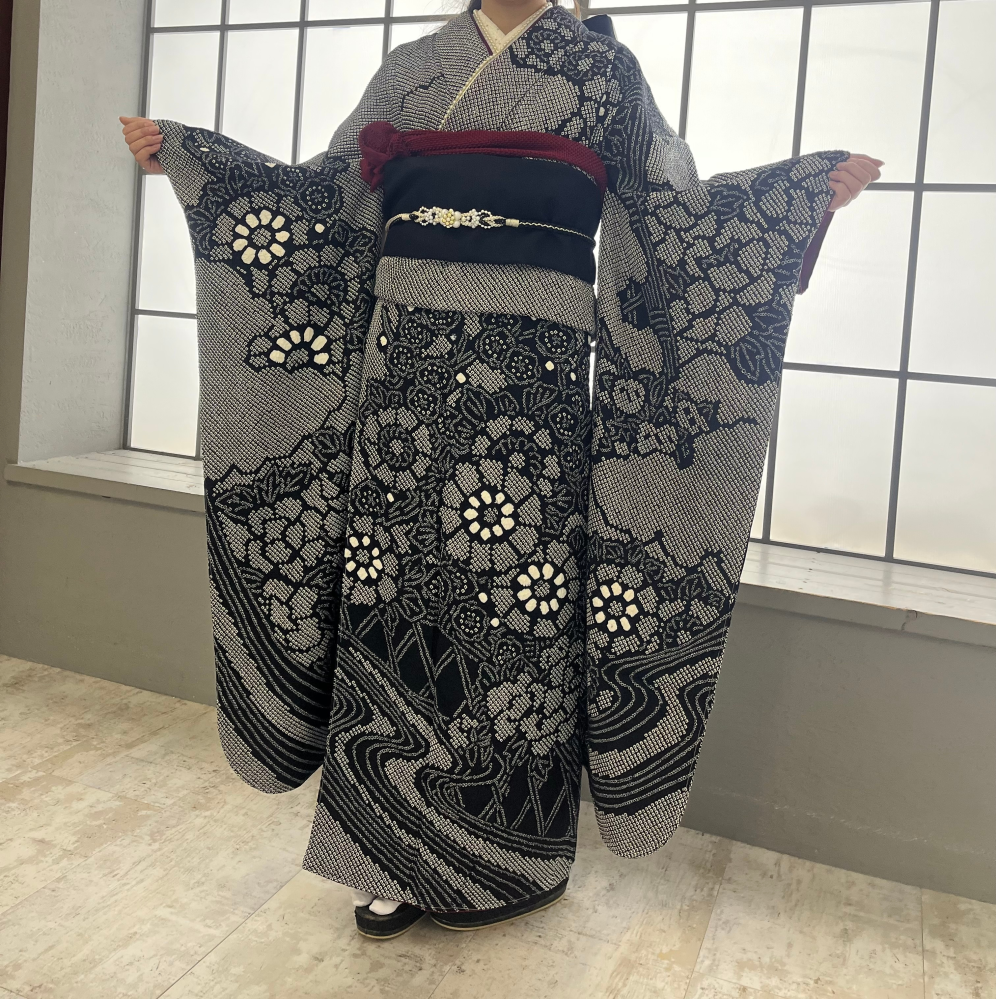 この振袖に合う帯を教えて欲しいです！祖母の総絞りの振袖を着る 