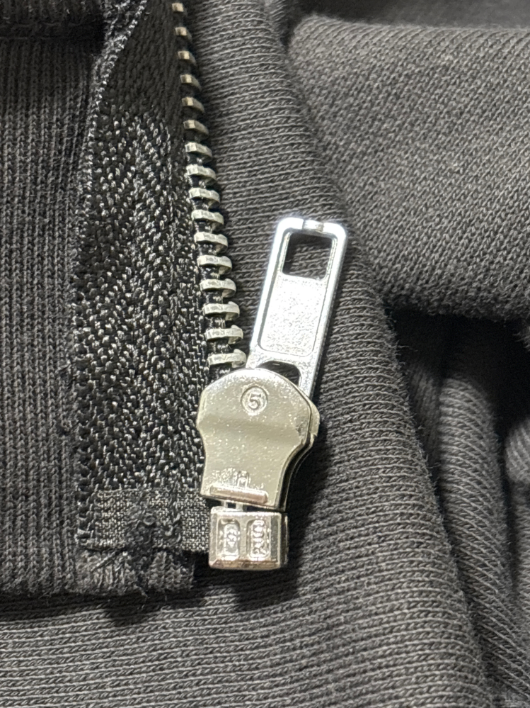 グッズのジップパーカーをダブルジップパーカーにしたいのですが 