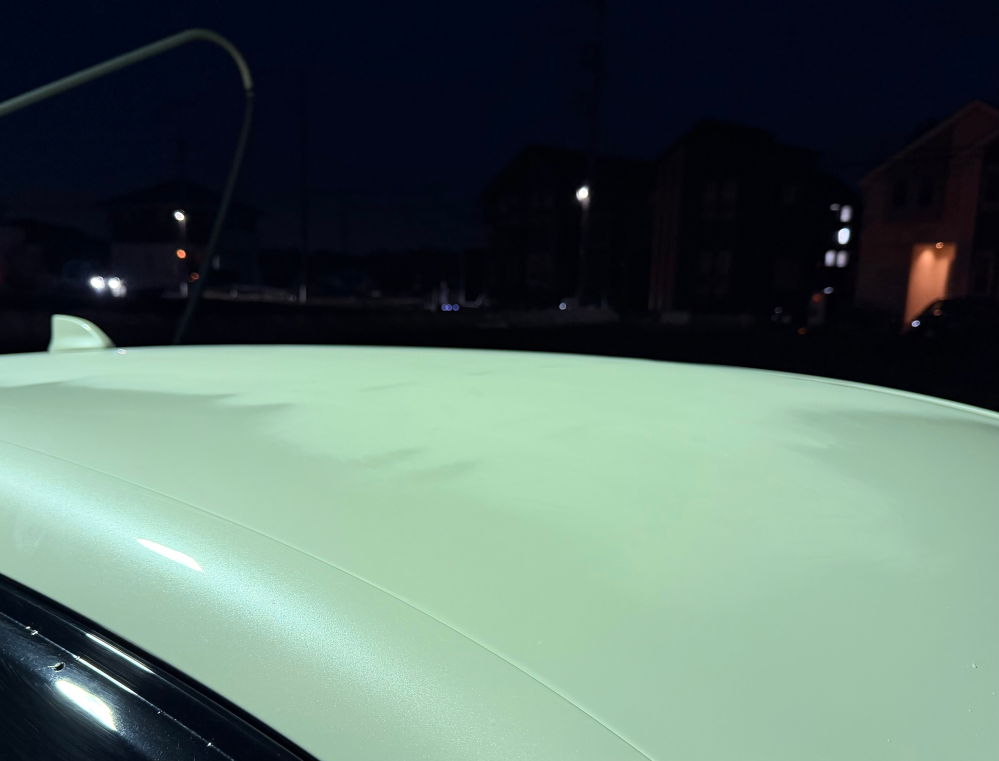 機械洗車に入れた後に拭きあげしようと思ったら、ルーフの部分がモヤみたいになってましたが、原因が分かったら教えて欲しいです。タオルで拭いても元に戻ります。