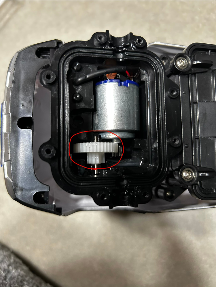 ラジコンについて質問です。先日息子にラジコンを購入したのです