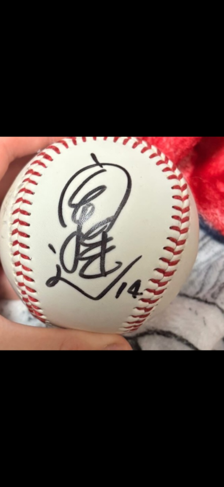 誰のサインボールでしょうか。昔のもので誰のか分かりません。どなたか