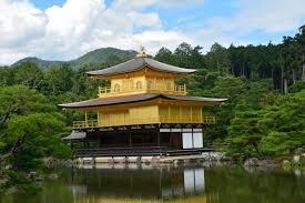 3DCGについて質問です。 写真や図面を読み込み、それを基に３Dプリンターで出力するためのデータを 作るソフトなどはありますか？ 参考に添付した金閣寺の写真は斜めから撮影されていますが、現在はＡＩが 進歩しているので、このような画像１枚から詳細な３Dデータを作り出せる ようなソフトがあればと思い投稿しました。 有料でも無料でもかまいませんので、どなたかこの分野に詳しい人が おられましたらお教えお願いします。