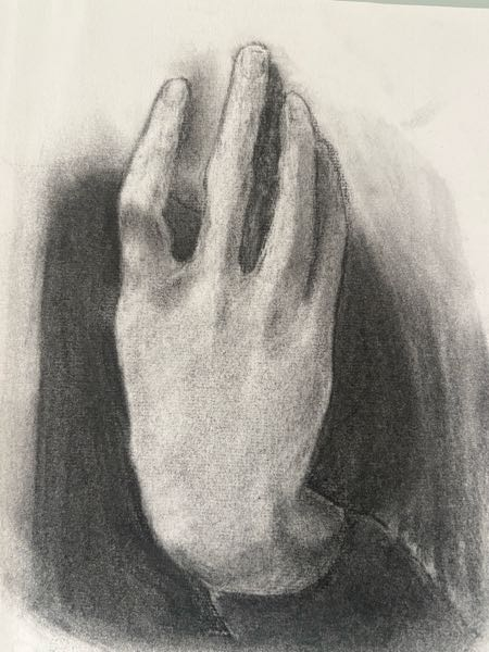 美術の授業で、絵画の手の部分だけ模写したのですが、もとの絵画