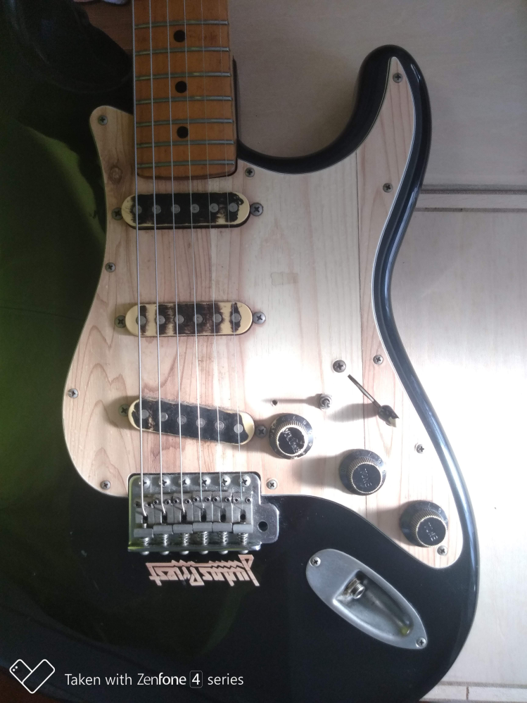 1980年代後半のFenderJapanのストラトキャスターについて質 - Yahoo