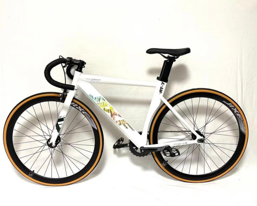初めてピストバイクを買おうと思っているのですがJIXFというメーカーは