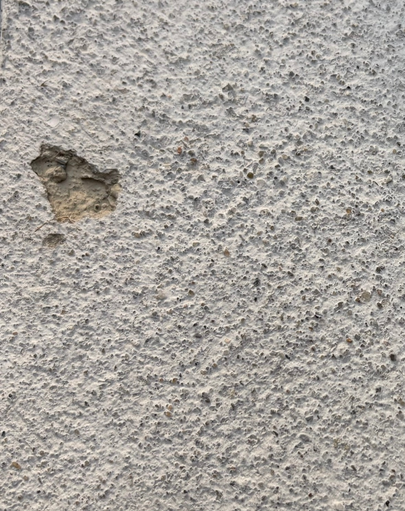 新築4ヶ月の戸建てです。 - 駐車場を刷毛引き仕上げにしているのですが 