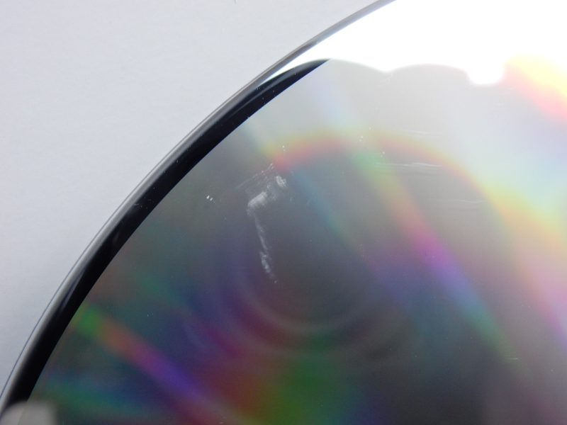 未使用に近いです。 メルカリで、「未使用に近い」状態のCDを買ったら、傷がありました
