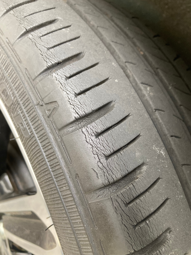 軽自動車のノーマルタイヤはどのぐらいで交換しますか？うちは1 