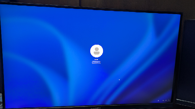 win11でローカルアカウントを作り、再起動後、Administratorアカウントが出てこなくなり、ローカルアカウントしかログインできなくなりました。 Administratorのアカウントを表示させるにはどいすればいいですか？