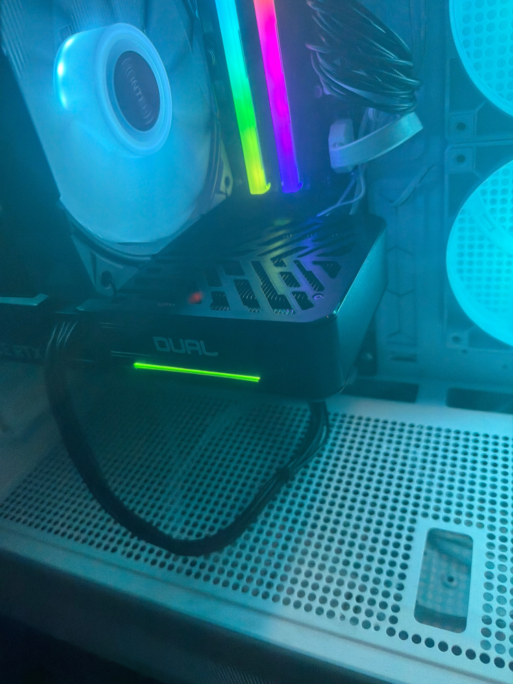 自作PCについて質問です。フォトナをやろうと自作PCを作った