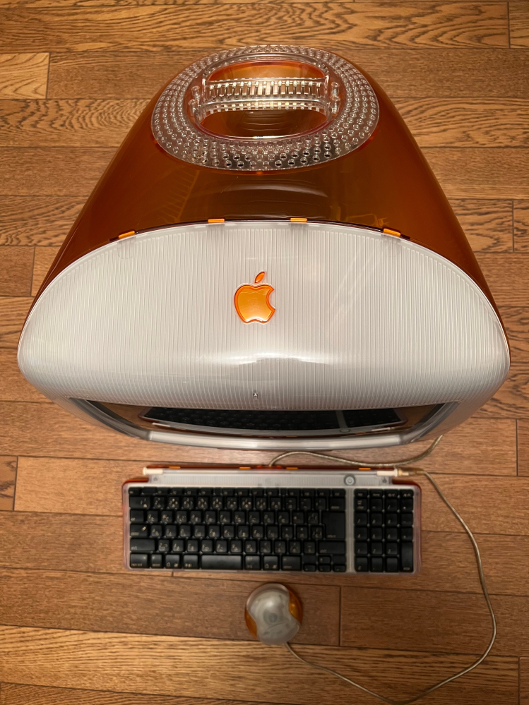 iMacDV(99年製)カラー:タンジェリンキーボードとマウスはありま