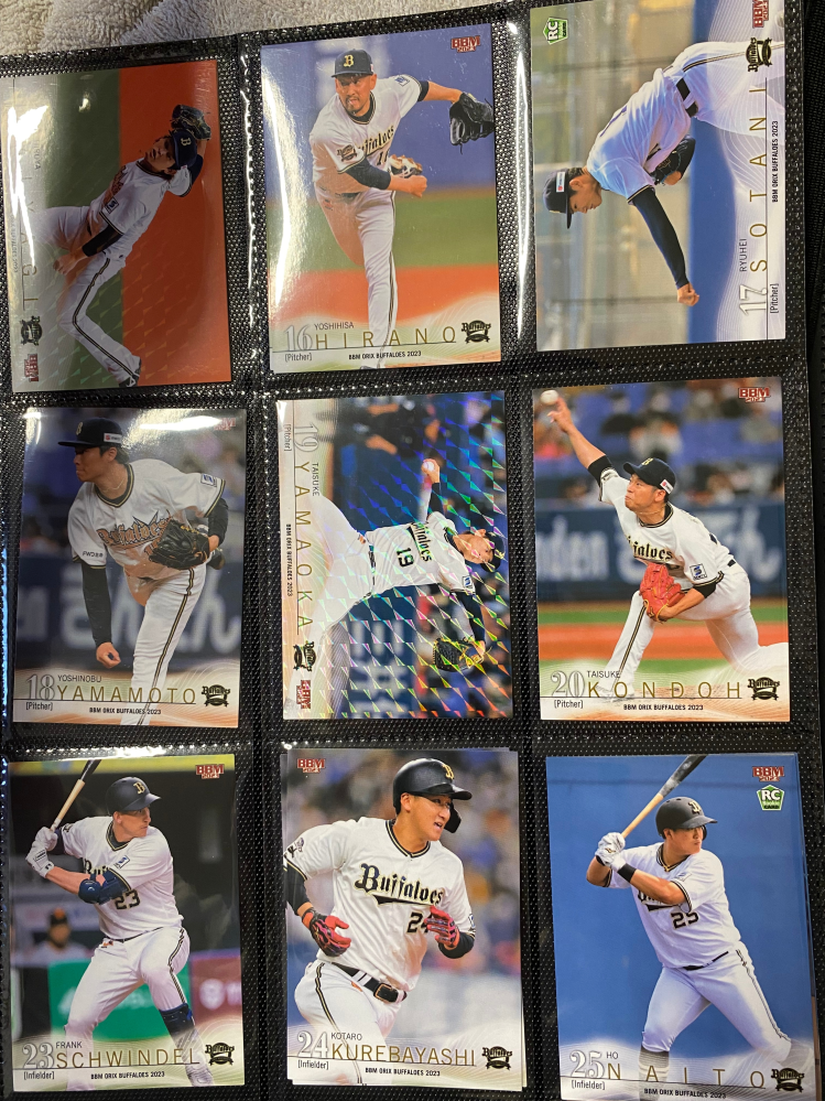 プロ野球グッズについて質問です。CalbeeのカードとBBM2023の 