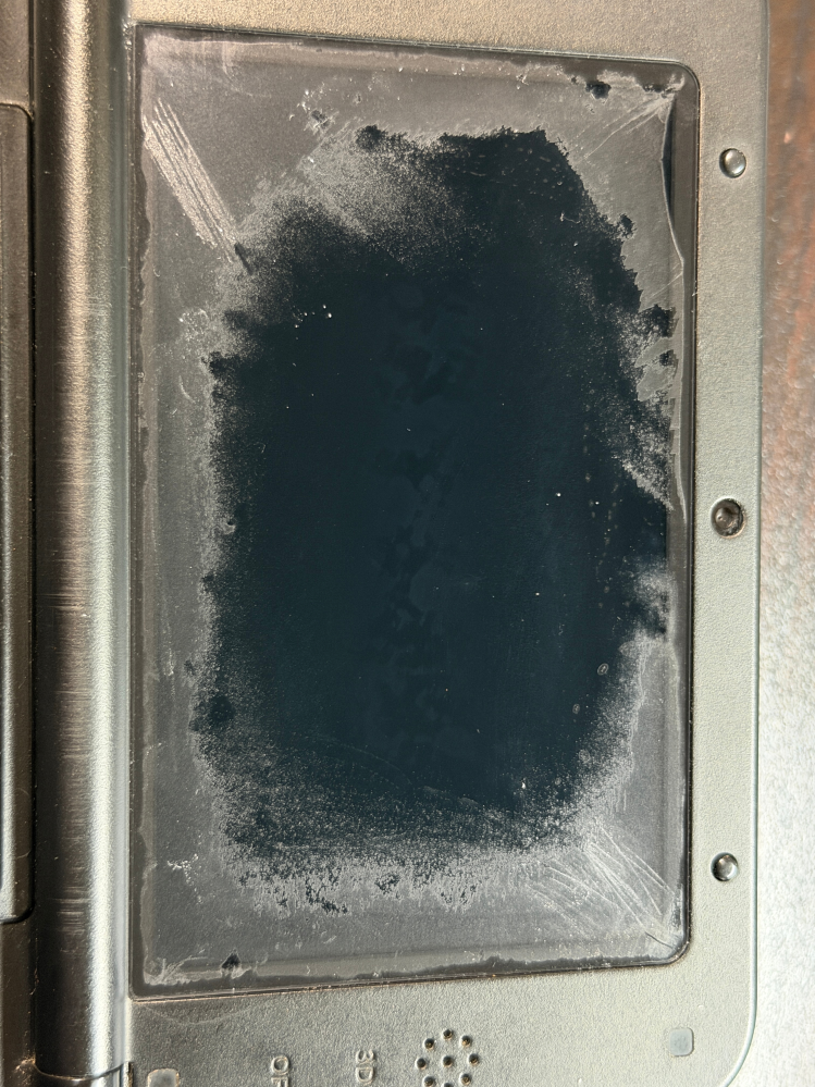 液晶画面に粘着性の物がついてしまいました - 保護フィルムをを剥がし