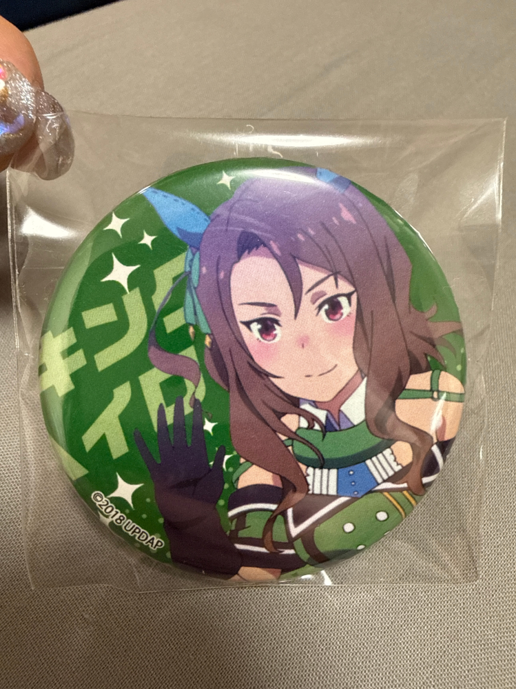ウマ娘のキングヘイローのグッズについて質問です。数年前に写真の缶