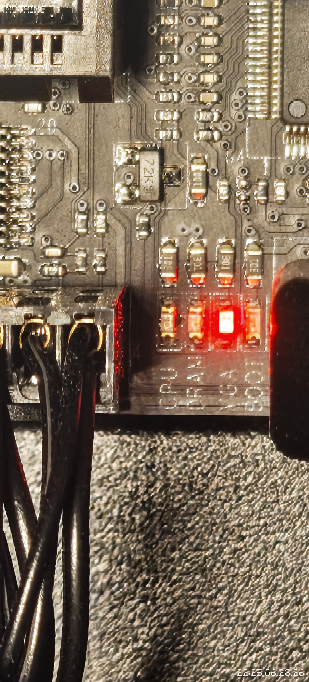 マザーボードのVGAランプが点滅していて治し方教えて欲しいで