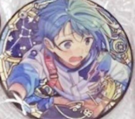 あんスタのグッズについてです。画像の紫之創の缶バッジのサイズが知り