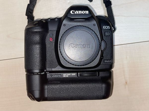 Canoneos5Dmark2を使っているのですが、下につけているバッ - Yahoo