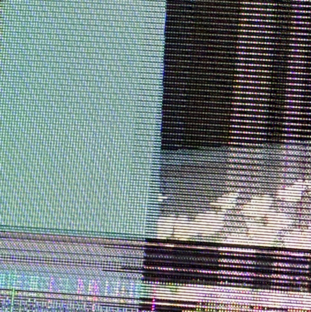 パソコンについて教えて下さい。数日前から画面に白い縦線と画面