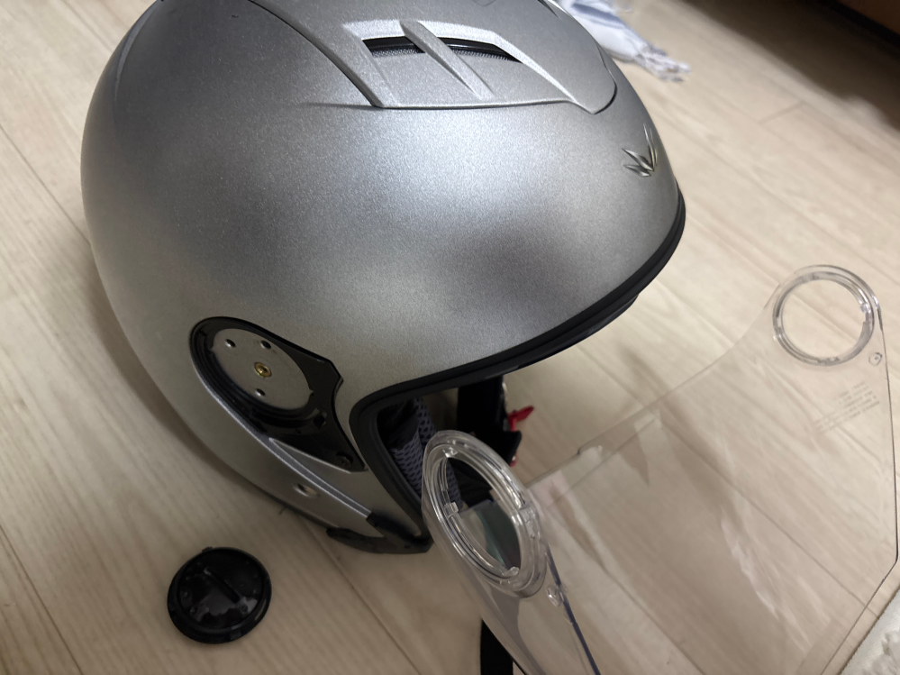 ヘルメット修理について相談させて頂きます。落としてしまいシー