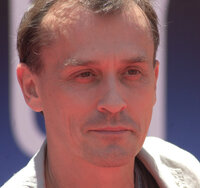 ハゲかかった頭がオシャレな俳優といえば 海外ドラマ Dr Hou Yahoo 知恵袋