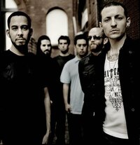 Linkin Parkのメンバーの顔と名前が一致しないので この画像で右から順 Yahoo 知恵袋